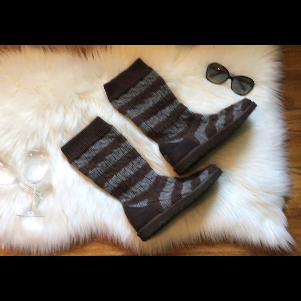 Ugg Cable Knit Boots sz 9 Chocolate Grey Stripe